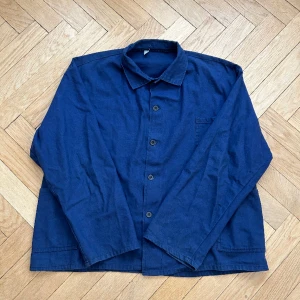 Gammal workwear skjorta - Vintage workwear skjorta från lager i italien, baggy fin och bra!
