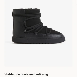 H&M vinterskor - Sjukt snygga och slutsålda vinterskor från H&M som liknar Inuikki. Storlek 38 men passar mig som vanligtvis har 37. Säljer för 400 kroner men priset är diskuterbart, köparen står för frakten🤍