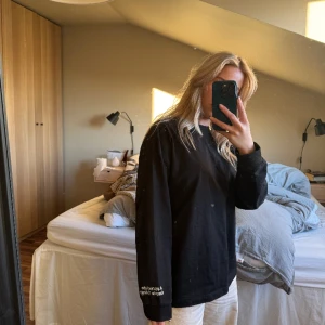 Långärmad tröja - I fint skick, från zara. Storlek s men lite oversized.