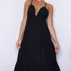 Sommar klänning  - Söt sommar klänning, med lång passform och väldigt fin på.   Oanvänd, pris kan diskuteras 