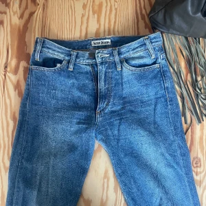 Acne jeans - Jättesnygga bootcut lowwaist jeans💓 tyvärr för små för mig😢🍔