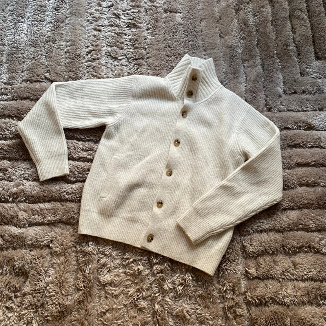 Stickad ull cardigan