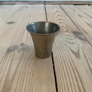 Shotglas från svenskt tenn. Kan även fungera som en väldigt liten vas. 