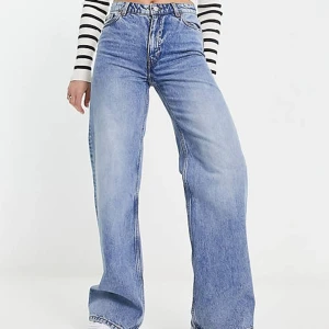 Jeans  - Ett par jeans från Monki som knappt används pga att jag inte passade dom. 