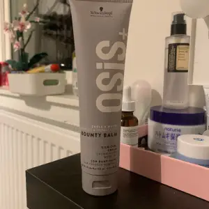 Schwarzkopf osis+ curls and waves🫶 helt oanvänd  Originalpris: 225kr på Lyko 