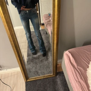 True religion bootcut jeans  - Unika true religion bootcut❣️ Säljer endast för bra pris eller byte mot miss me jeans ❣️ Innerbenslängden ca 80 cm och midja tvärs över ca 37 cl💌