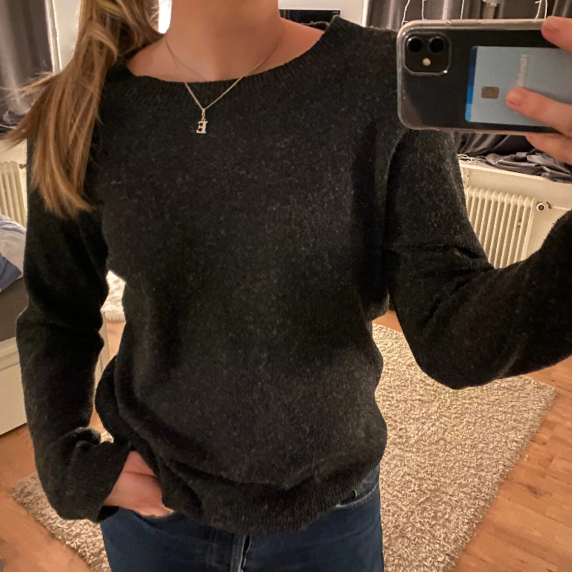 Svart stickad tröja 