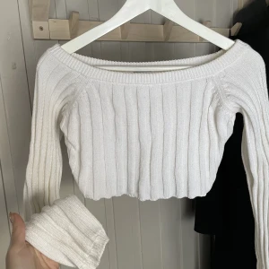 croptop - Croppad stickad tröja från Vanessa Moe X nakd 