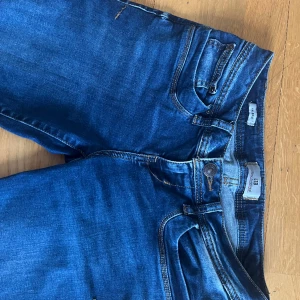 Lowrise bootcut Ltb jeans - Lowrise bootcut Ltb jeans blå💕 W26 L34 Lite slitage vid foten (bild 3) annars bra kvalité!