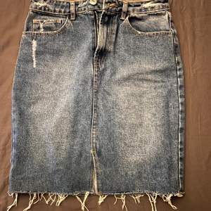 jeans skjul från Bikbok använd fåtal gånger 