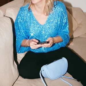 Peljett blus - Blus med paljetter från B.young, helt ny med prislappen kvar. Nypris- 799,- 