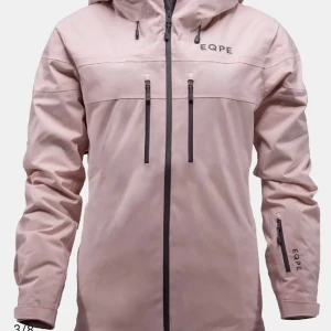 EQPE skidjacka dam - Säljer en nästen helt oanvänd slalomjacka i storlek S. 