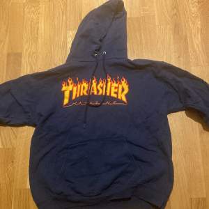 Thrasher hoodie som ej kommer till användning mer, utan större effekter. Skriv gärna för fler bilder eller frågor!