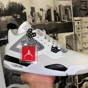 Air jordans 4 military black  - Helt nya