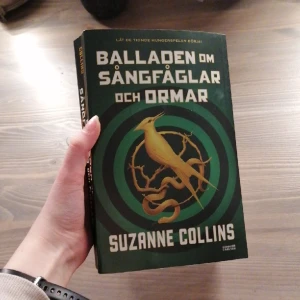 Baladen om sångfåglar och ormar - Den nyaste delen av hungergames serien på svenska i ett fint skick