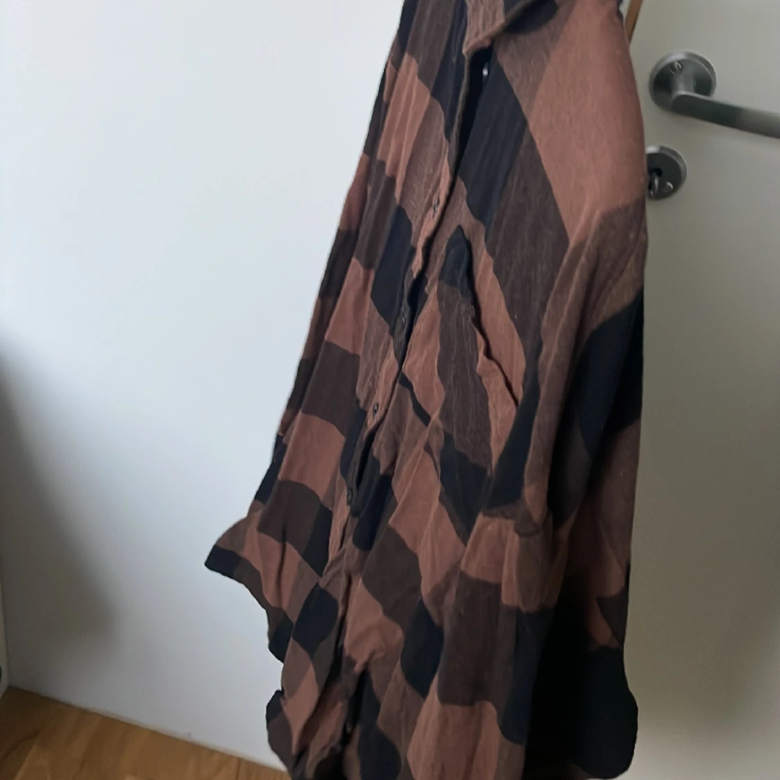 Brun och svart rutig skjorta  - 91