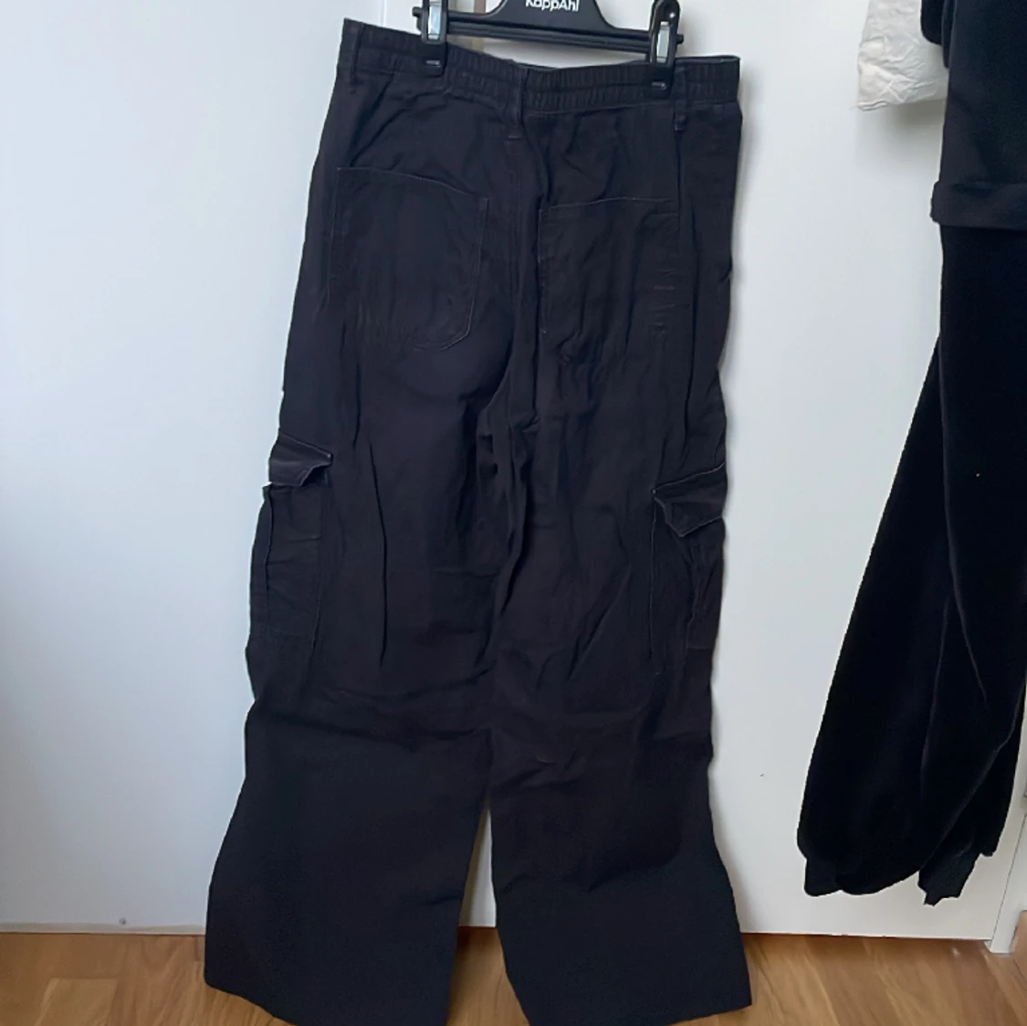 Svarta byxor  - 90