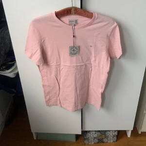 T-shirt Morris - Aldrig använd, prislapp kvar