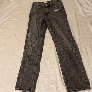 Gina young jeans storlek 164 - Grå/svarta jeans, bra skick, raka från gina young