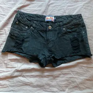 Vintage low-Rise svarta shorts med distressed look