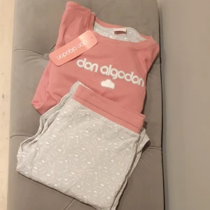 Långärmad pyjamas  - Helt ny oanvänd pyjamas. Spansk storlek L (mer en svensk M)