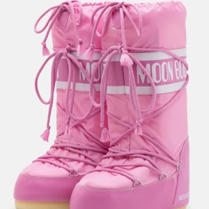 Rosa moon boots ❤️ - Säljer mina fina rosa moonbots då dem är för små tyvärr❤️ änvända fåtal gånger utan och ser helt nya ut. Ny prisa 2 285kr