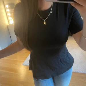 Figursydd T-shirt - Jätte fin figursydd T-shirt i ett lite tjockare tyg🙌🏻💕