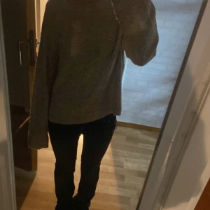 Grå stickad tröja - Fin stickad som knappt blivit använd❤️