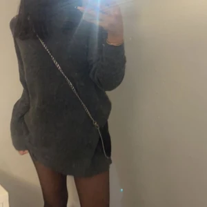 Stickad tröja  - Man kan ha den som en klänning 