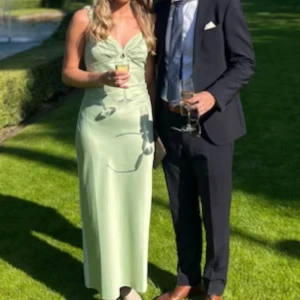 Adoore klänning - Grön klänning från Adoore. Använd ett tillfälle!  Storlek 36 Superfin! 