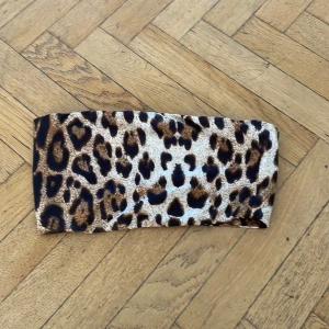 Leopard topp - Storlek s, 🎉(VÄLJ 10 ANONSER FÖR 200KR)🎉