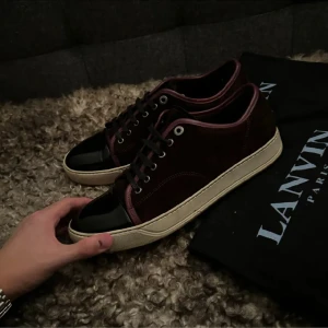 Lanvins  - Lanvins 8/10 skick!🌟, nypris 4900 säljs för 1800💵, kan gå ner vid pris vid snabbare köp🤝, 1-3 arbetsdagar med spårbarfrakt🚛, snabba svar💬, 