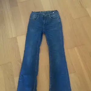 Lågmidjade jeans med slits i storlek 158 med passar xs/s bra i längd för mig som är runt 165