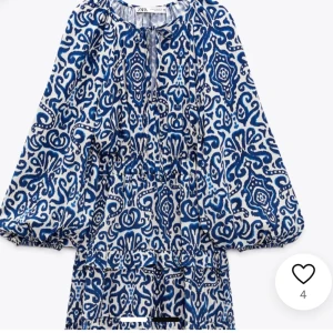 Klänning - Super söt sommarklänning ifrån Zara i storlek M! 