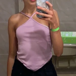 Lila topp 💜 - Cute lila topp från Ginatricot i storlek XS och i fint skick 💜