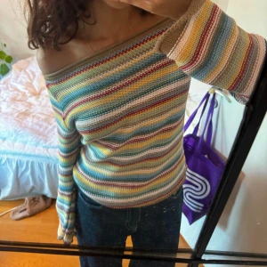 Stickad tröja  - Gör ont att sälja denna, älskar den så himla mycket. Så fin!! Storlek S men lite oversized 