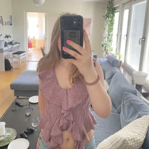Blus från Zara  - Lila/rosa blus från Zara storlek S. 