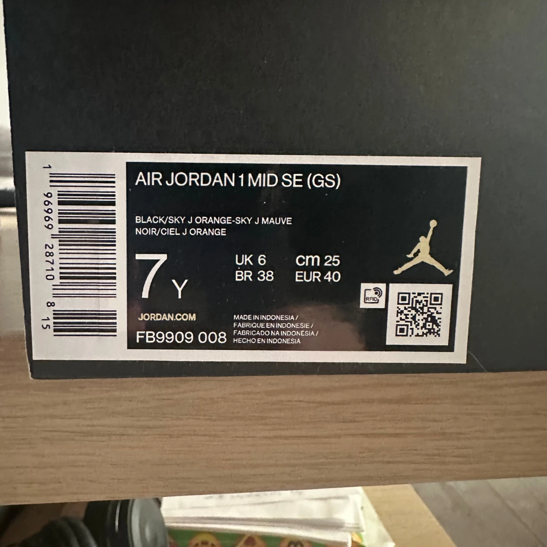 Air jordan 1 mid. Pris kan diskuteras vid snabb affär - 92