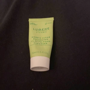 Lumene cleanser - Vet inte riktigt hur mycket som är kvar i förpackningen därför skriver jag ett pris men sen om nån vill köpa kan vi diskutera priset