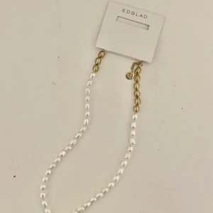 Letar eftersom Edblad pärlhalsbandet  - Hör här av dig om du har liknande o vill sälja 