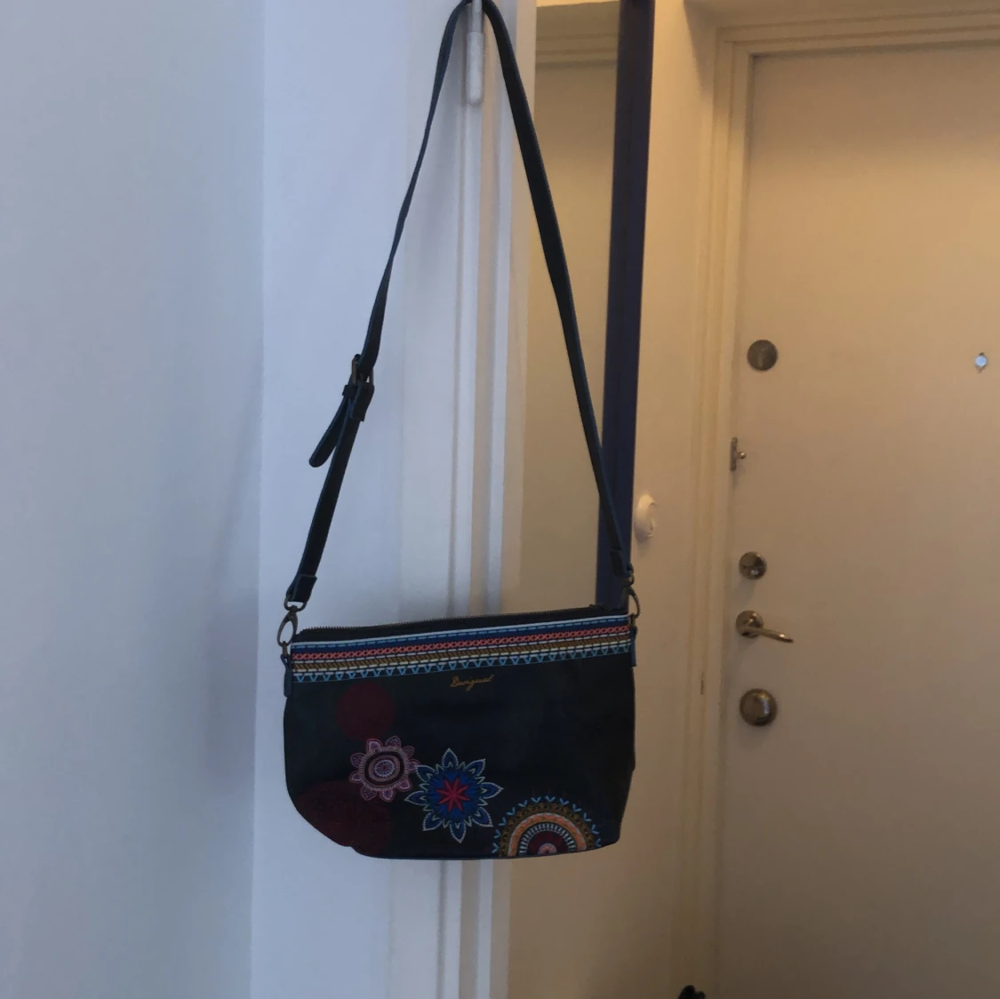 Svart axelväska från Desigual - 93