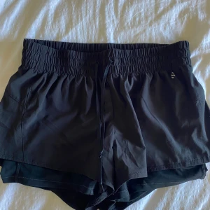 Träningsshorts  - Träningsshorts som är bekväma och i gott skick. Även insydda shorts i💪 Priset går alltid att diskutera 