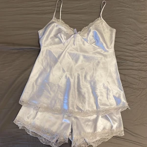 Lila pyjamassett  - Super skön, i bra skick 😋💜