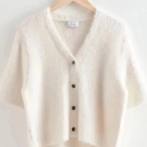 Other stories kofta  - Jättefin kofta i storlek xs i jättebra skick. Köptes på other stories hemsida för 799. Pris kan diskuteras men högst bud gäller! ❤️❤️