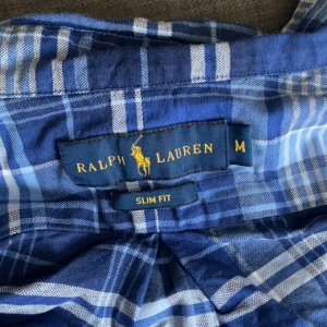 Ralph lauren skjorta - Storlek M från Ralph lauren. Mycket bra skick inte använd så mycket
