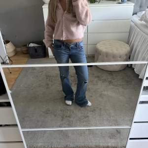 Säljer dessa ltb jeans i modell valerie. Säljer då de är för stora och inte sitter bra på mig. Hör av dig vid frågor och intresse!!🌺🌺