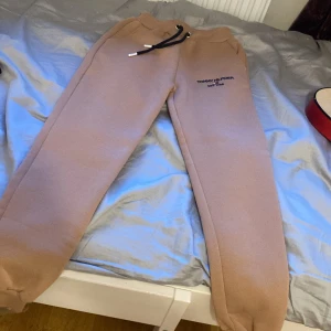 Tjock byxor  - Aldrig använd köpte för mitt barn men de va stor hon ville inte ens testa den bra märke som ny