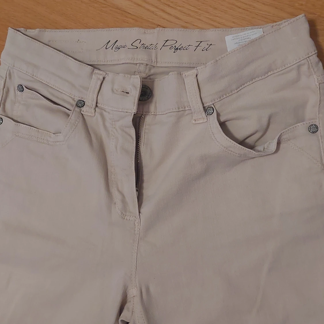 Beiga stretchiga jeans - 93