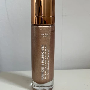 Luminizer & highlighter - Flytande highlighter, 30ml. Öppnad men oanvänd. Den är glittrig och väldigt återfuktande med hyaluronsyra och mandelolja.  