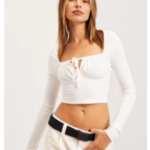 Topp - Vit topp, nyskick🥰 Långärmad